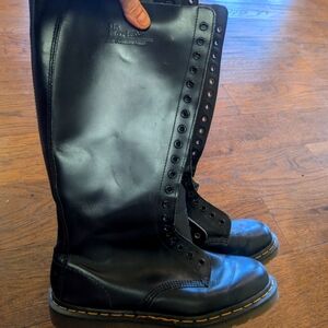 Dr Martens 20 Eye Lace Boots